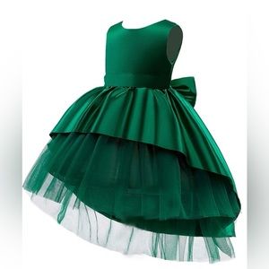 Beautiful emerald green girls dress size 7 never worn brand new